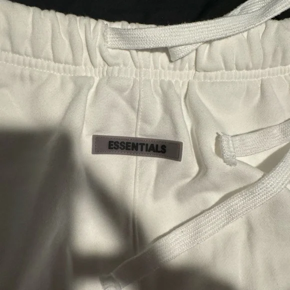 Men’s essentials shorts - Picture 2 of 3